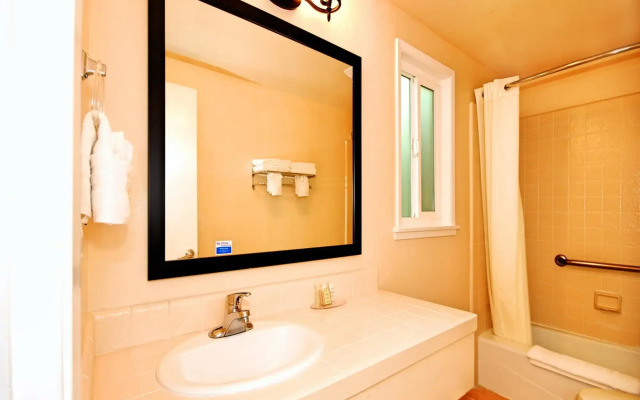 Aura Inn Monterey