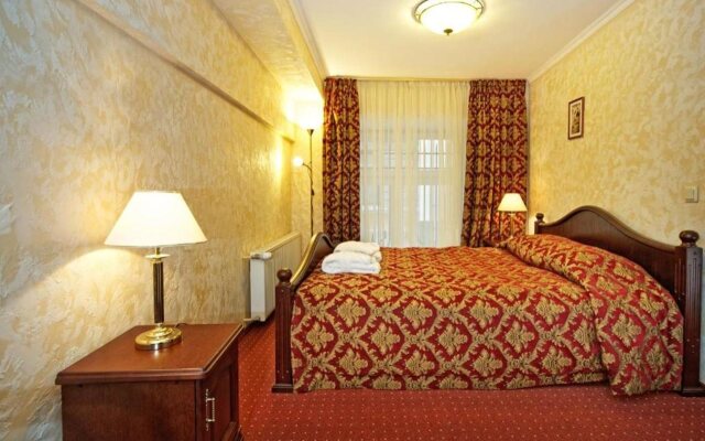 Monte Kristo Hotel