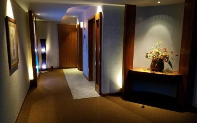 Hotel Y (Adult Only)