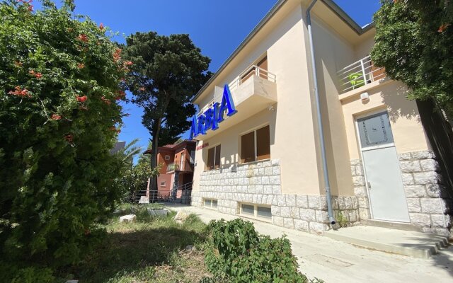 Integrated Hotel Arbia - Villa Magdalena