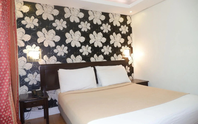 OYO 252 Hotel Euroasia (Vaccinated Staff)