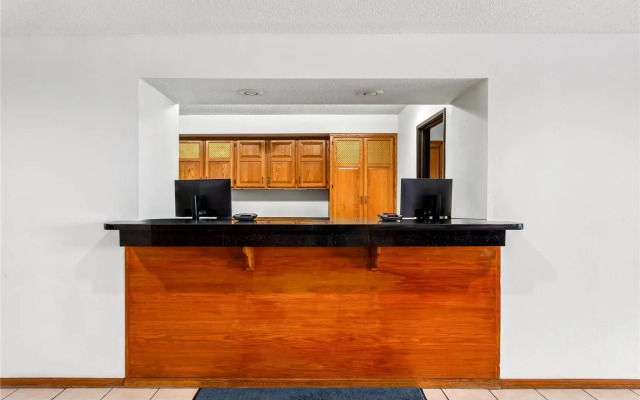 Quality Inn & Suites Howe - Sturgis