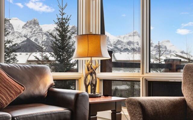 Exquisite 2BR/2BTH Luxury Condo with Mountain View
