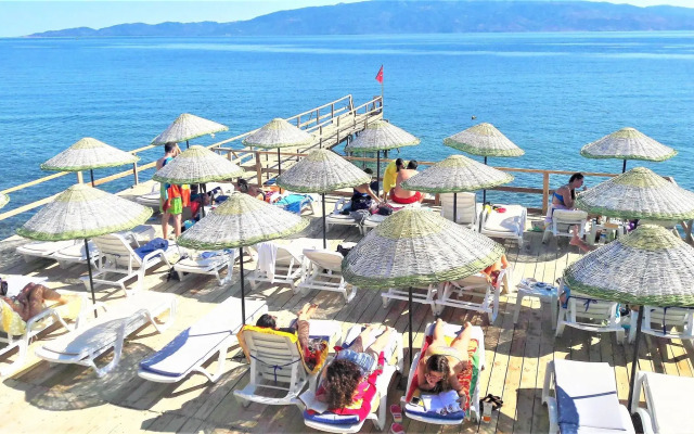 Assos Nazan Motel Restoran Beach