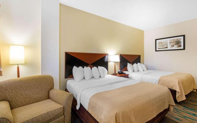 Gateway Hotel & Suites, Ascend Hotel Collection