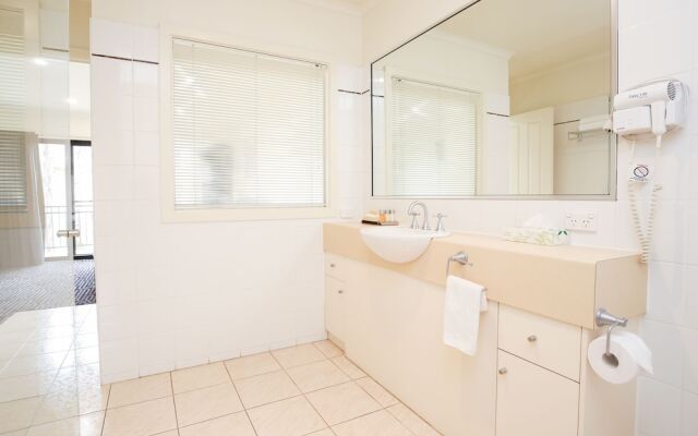 Aquarius Apartments and Cabins