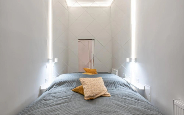 Premium Art Deco Apartment at Broadway // 4BDR & 3BR