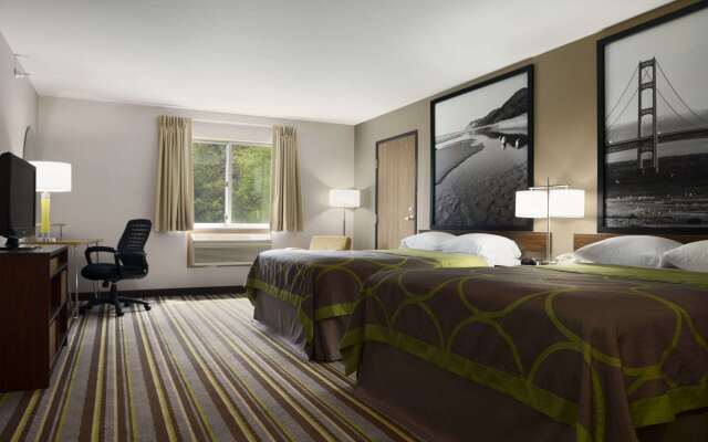 Super 8 by Wyndham Manistee