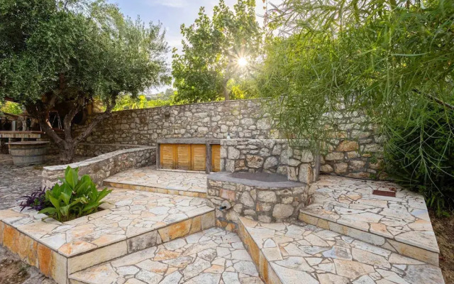 Stone Farmhouse in Groves - Sea Mountain Views
