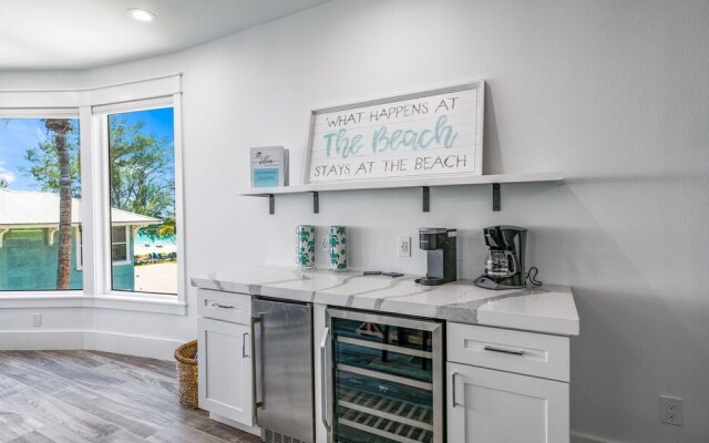 Island Paradise by AMI Locals