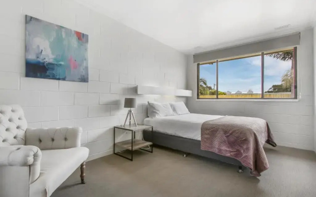 Hybiscus Waterfront Apartments