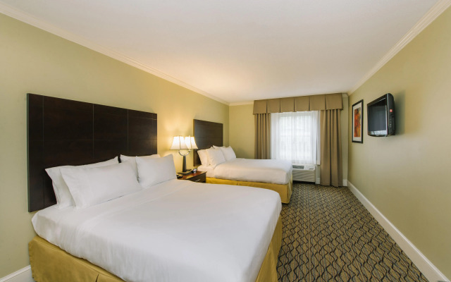Holiday Inn Express & Suites Merrimack by IHG