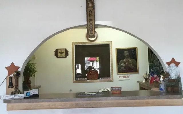 Budget Inn & Suites