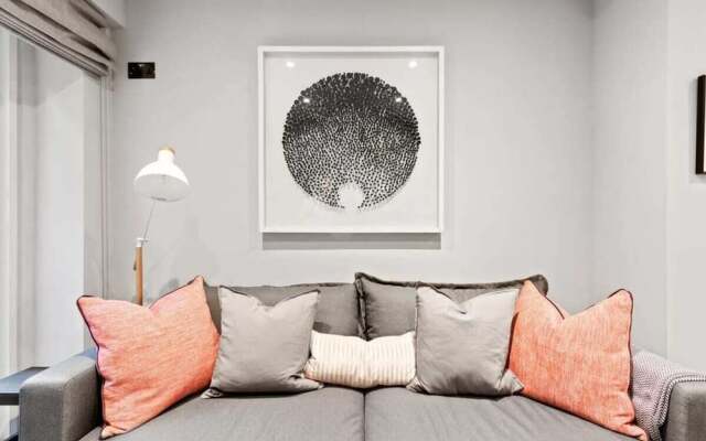 Designer 1 Bed apt W/terrace Sleeps 3 in Camden