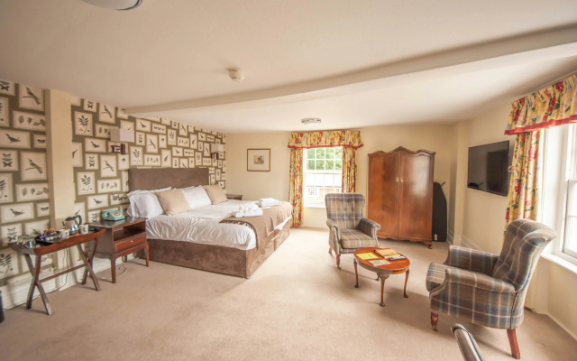 Norfolk Arms Hotel