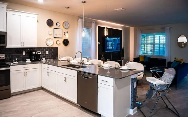 Luxury fun 9BR Near Disney Villa