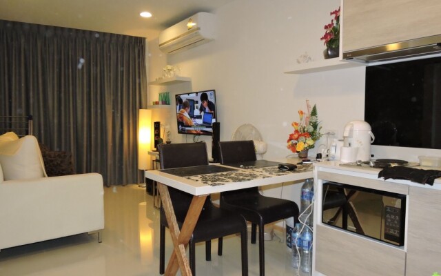 Acqua Condominium