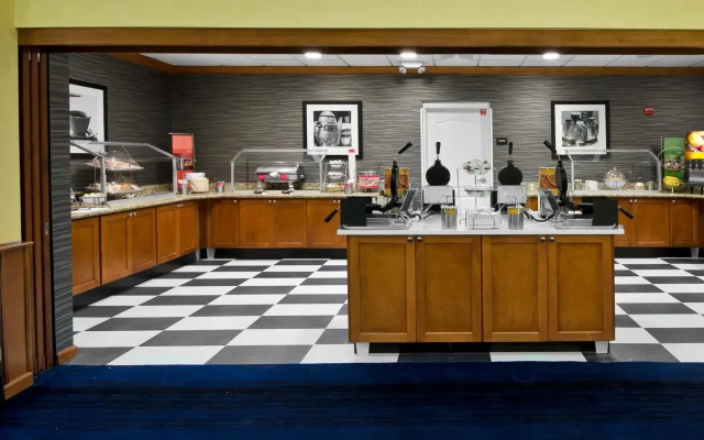 Hampton Inn & Suites Jacksonville Deerwood Park