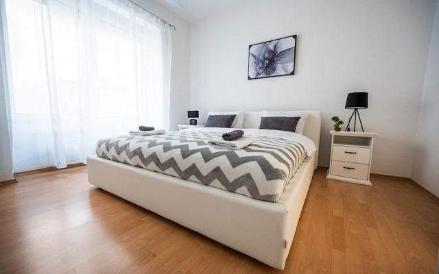 Bright and Modern 1bdr Apartment in the Center