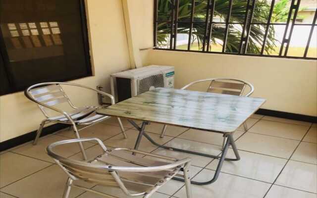 Room in B&B - Double Room With Balcony in the Heart of Accra