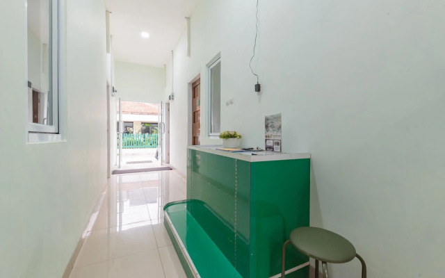 Urbanview Hotel Nakasya Burangrang