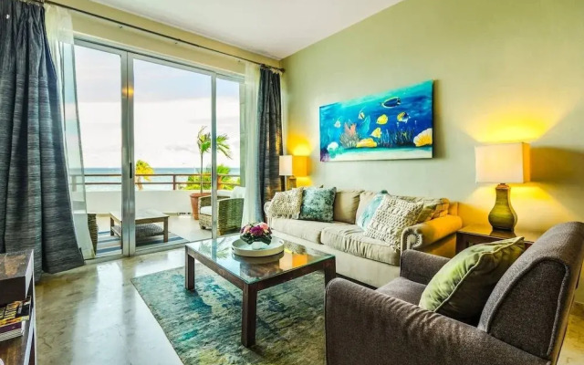 Beachfront Penthouse! Private Jacuzzi! Live the Dream!