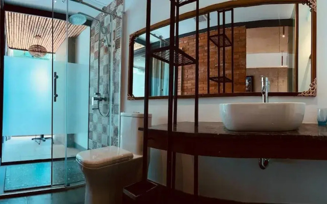 CHECK inn Phnom Penh Royal Palace