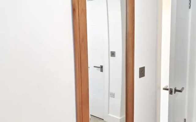 Modern Executive Apartment in Reading