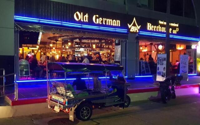 Cozy Studio Walk to BTS Free Wi-Fi Great Location