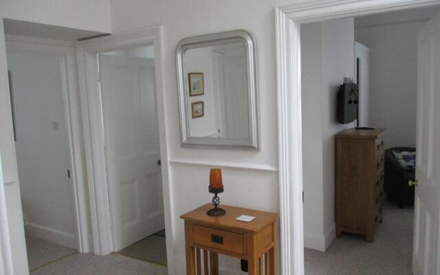 Lovely, Spacious, 3 Bedded, First Floor Apartment