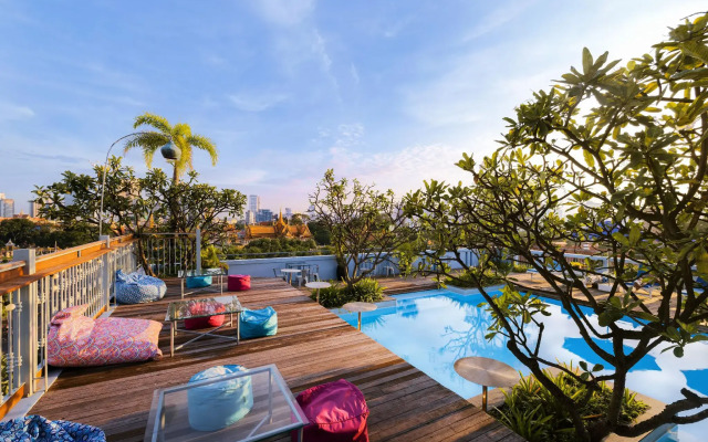 Frangipani Royal Palace Hotel