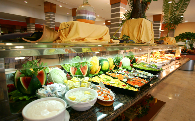 LIVVO Lago Taurito Hotel & Aquapark