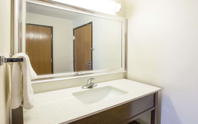 Baymont Inn & Suites Auburn