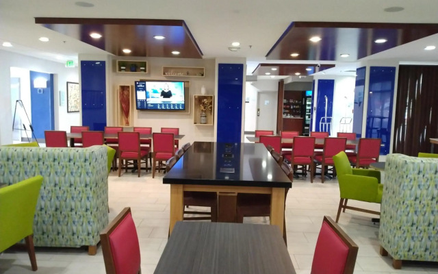 Holiday Inn Express Hotel & Suites Albuquerque Midtown by IHG