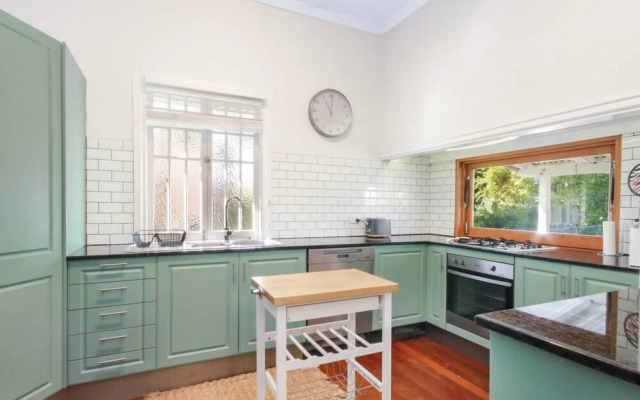 Charming 3 Bedroom House in Coorparoo