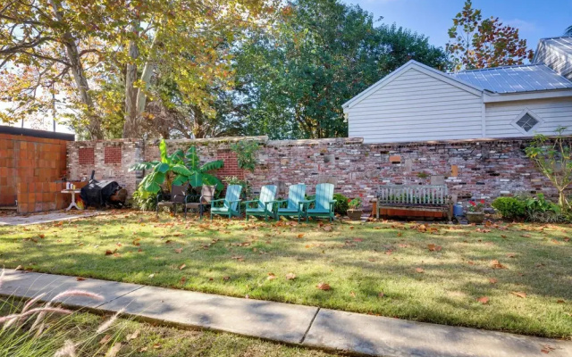Game Room w/ Pool Table! Downtown Mobile Condo