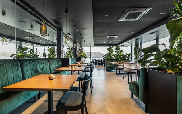 Heron Live Hotel