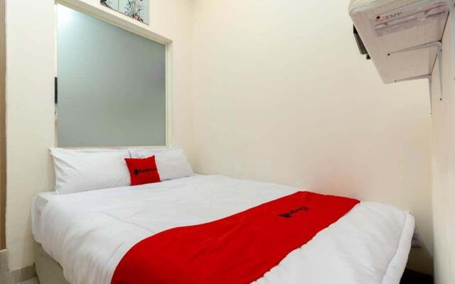 RedDoorz Plus @ Grogol Jakarta