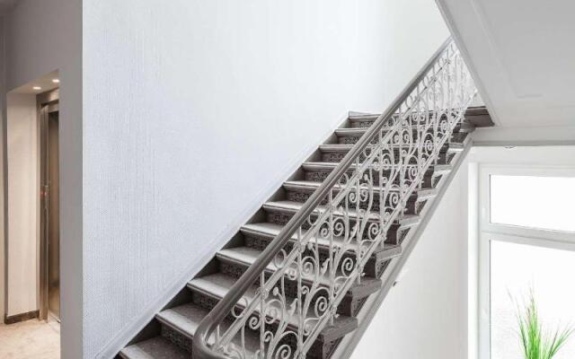 Star-Apart Hansa Hotel