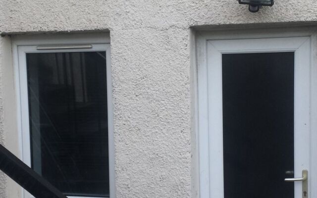 Glasgow Hampden Garden Apartment