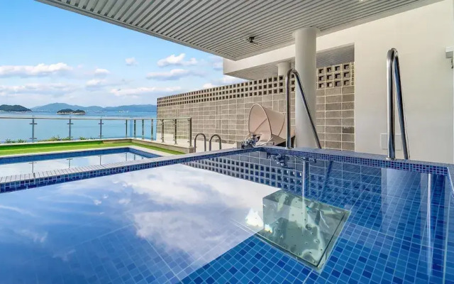 Yeosu Liposo Poolvilla