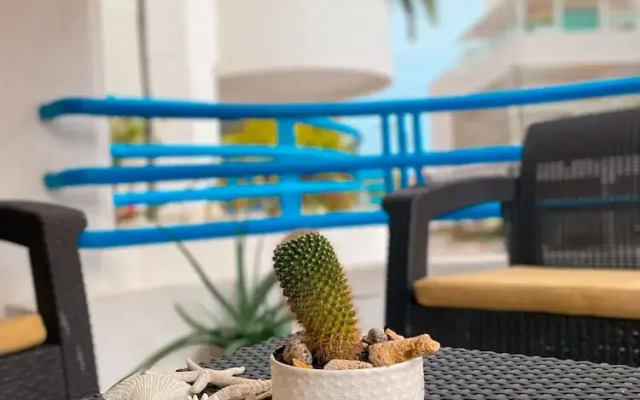 Quiet Apartment one Block From the Beach