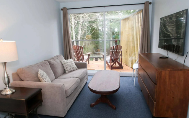 Duffin Cove Oceanfront Lodging