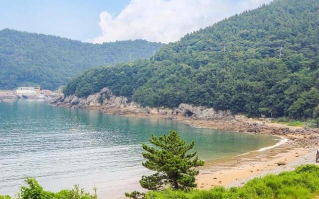 Yeosu Hayanjeongwon Pension