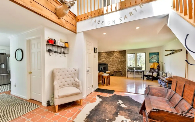 Hunter Mountain Ski House - Tesla Charger