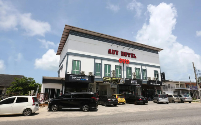 Super OYO 89678 Ady Hotel