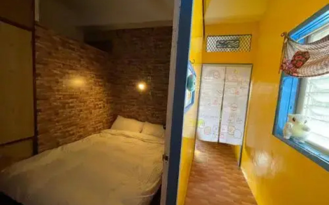 Backpacker Dog Hostel