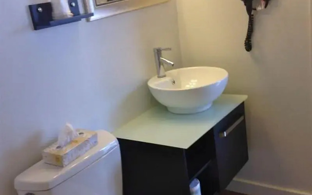 Colonial Valley Motel