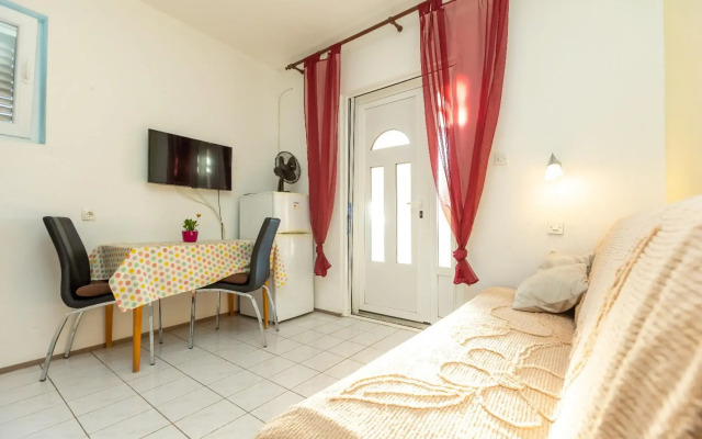 Vesna - 100 m from sea - A1(2+1)