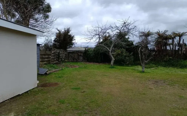1 Double 1 Sofa Beds Garden Chalet B